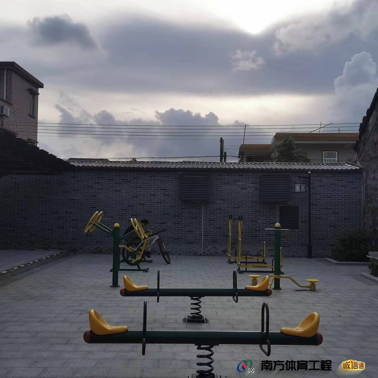 广东省中山市中山市区三乡镇平岚东村民委员会平岚东村金花庙匹克球场