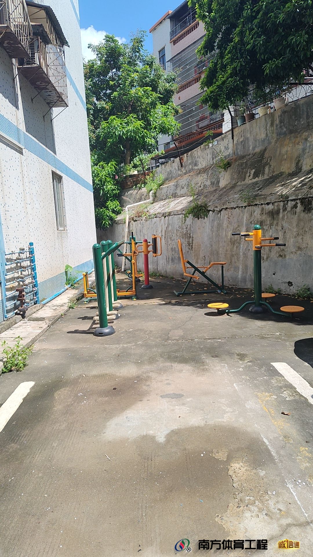 广东省惠州市惠城区江北街道新城社区居委会景富花园匹克球场